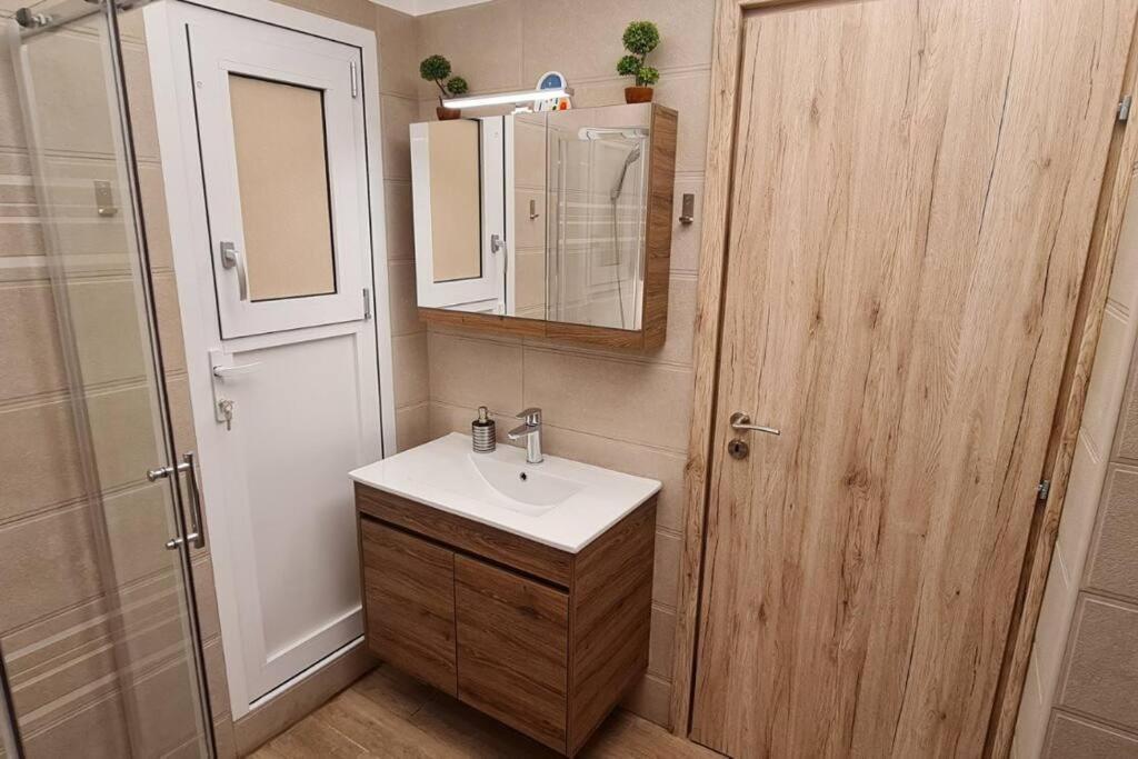 M&S Apartments Атина Екстериор снимка